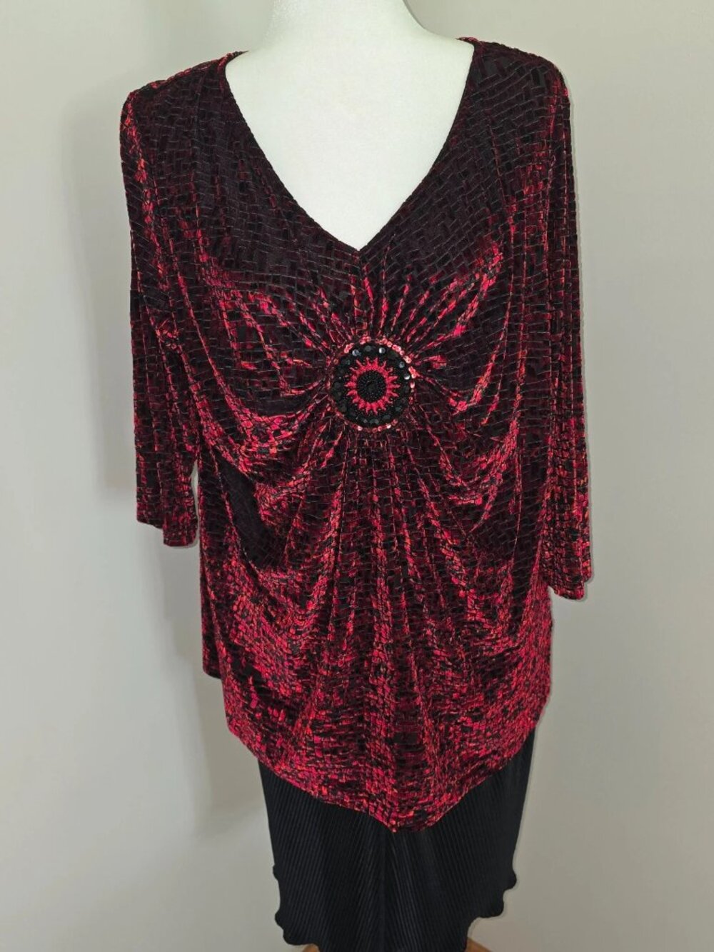 Roz & Ali red black burnout velvet embellished tunic top size 2X